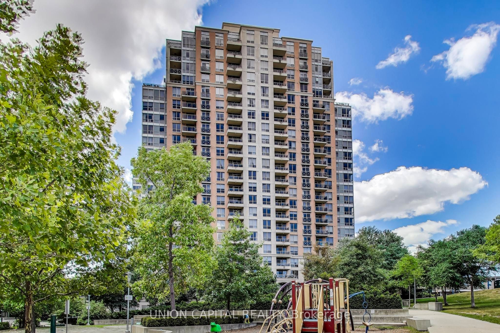 5229 Dundas Street W 1104