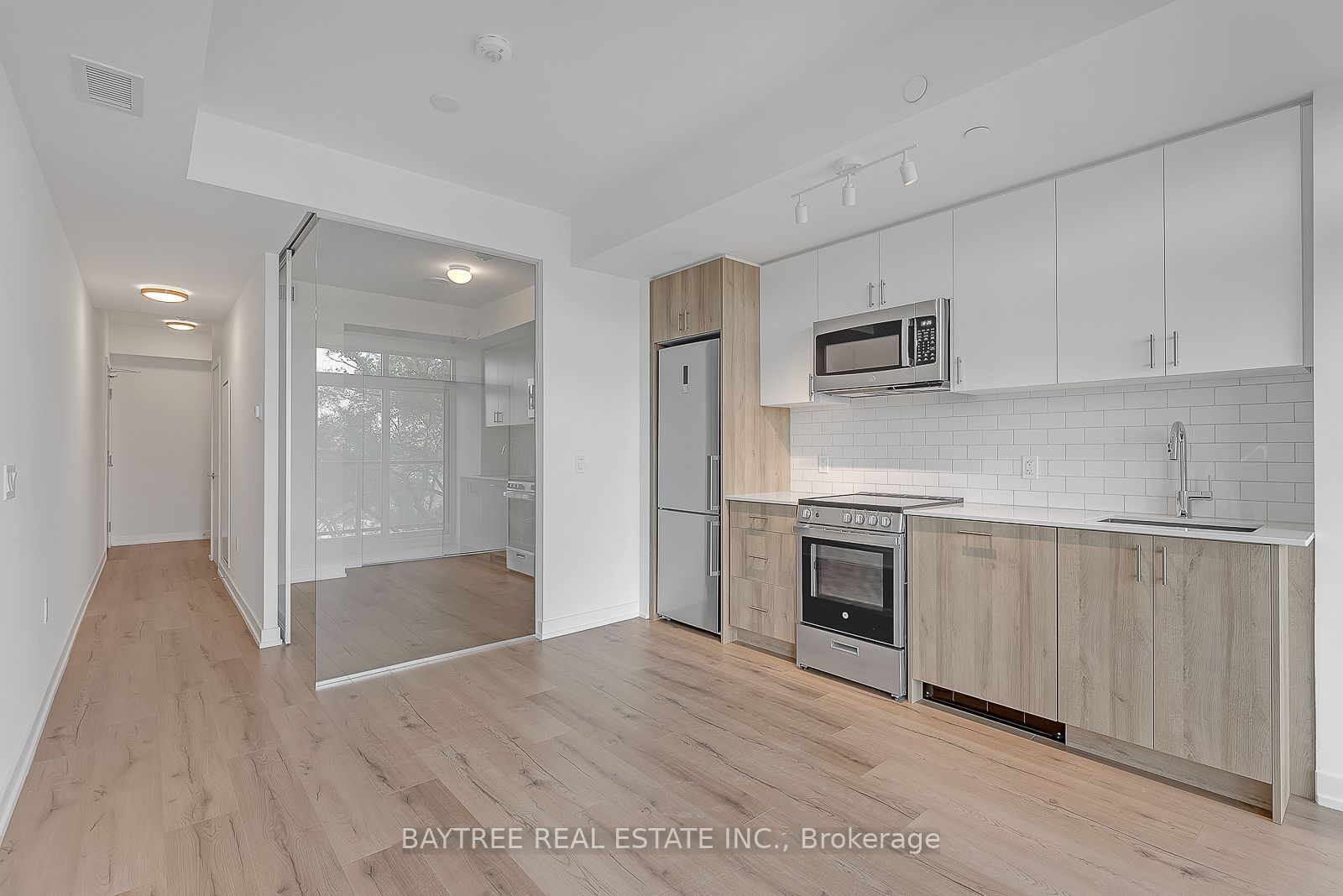 1195 The Queensway N/A 319