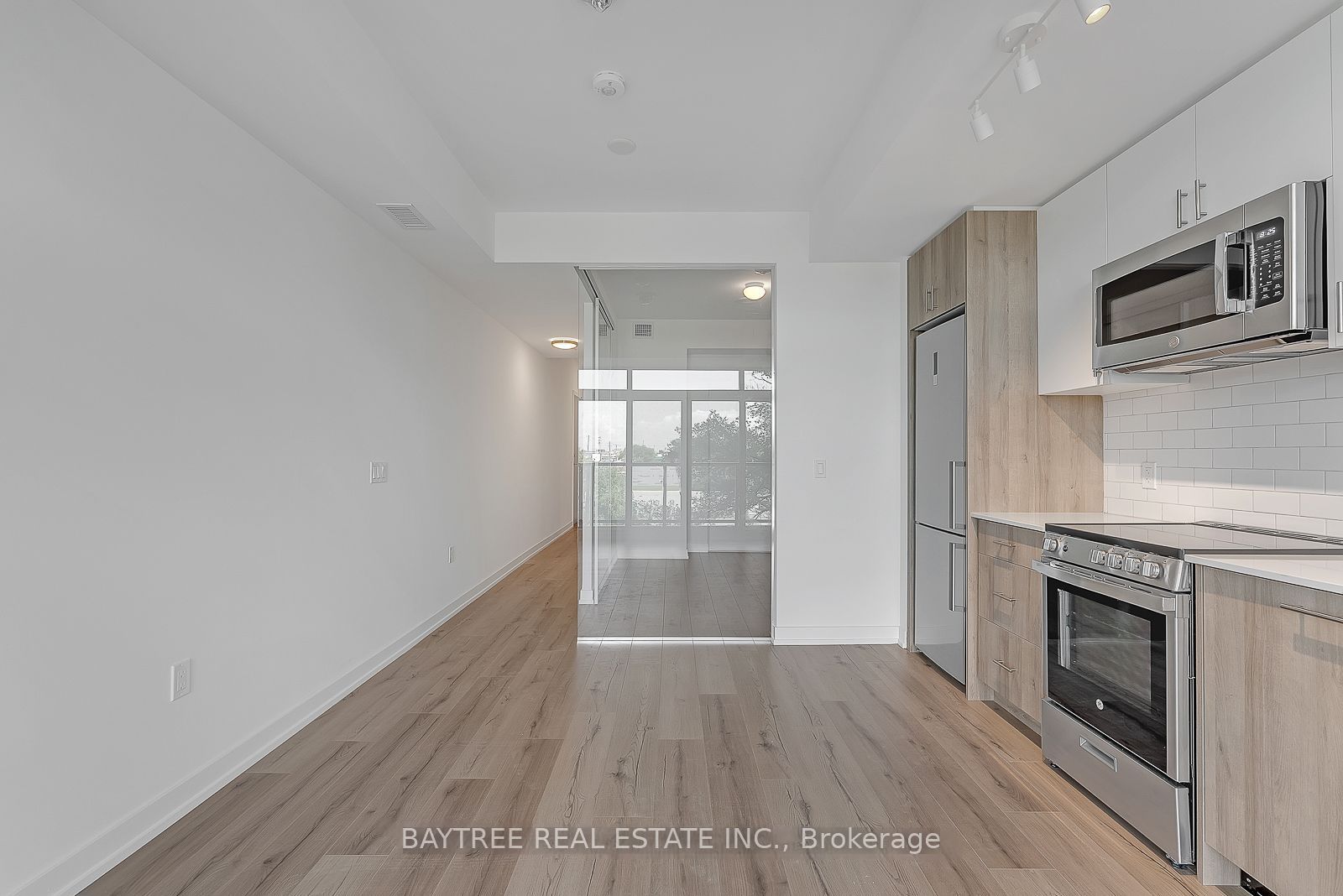 1195 The Queensway N/A 319