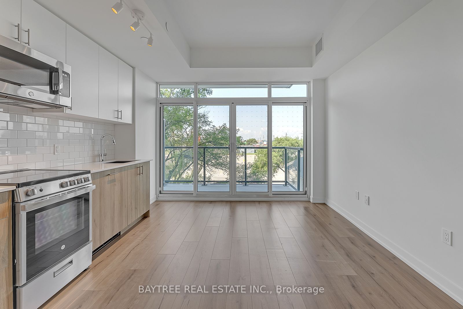 1195 The Queensway N/A 319