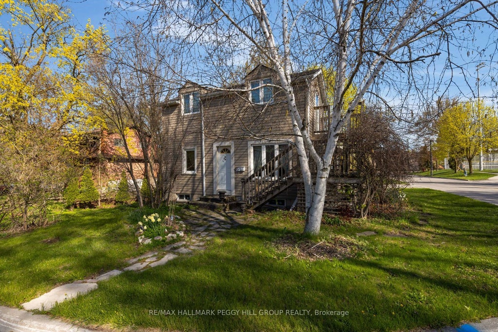Photo of 621 Lydia Street, Newmarket, ON L3Y 1M4 (MLS # N13885862)