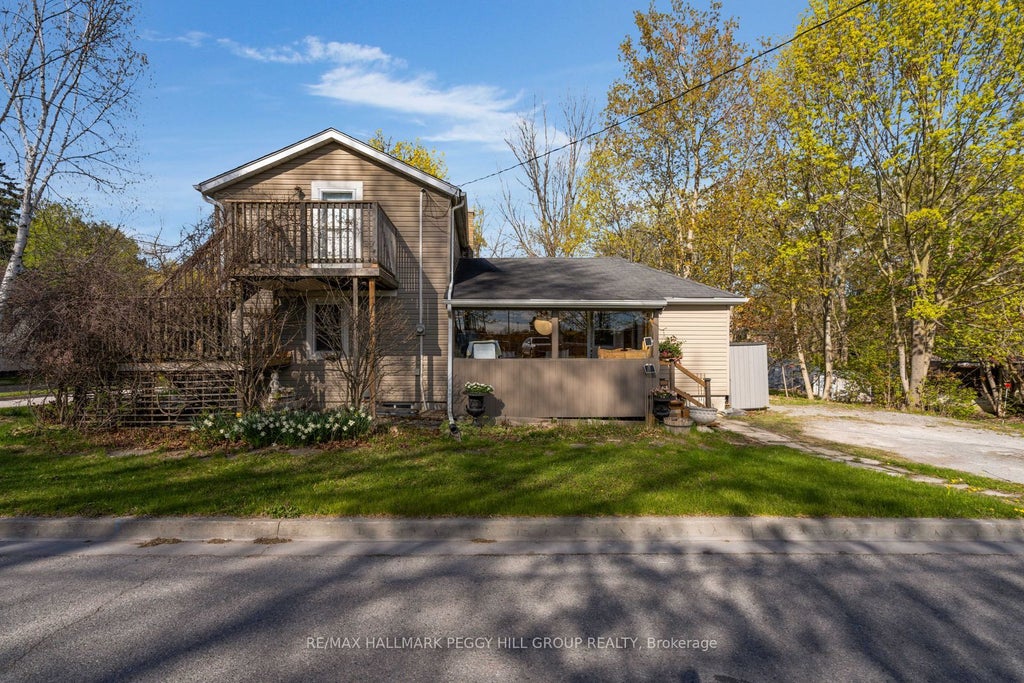Photo of 621 Lydia Street, Newmarket, ON L3Y 1M4 (MLS # N13885862)