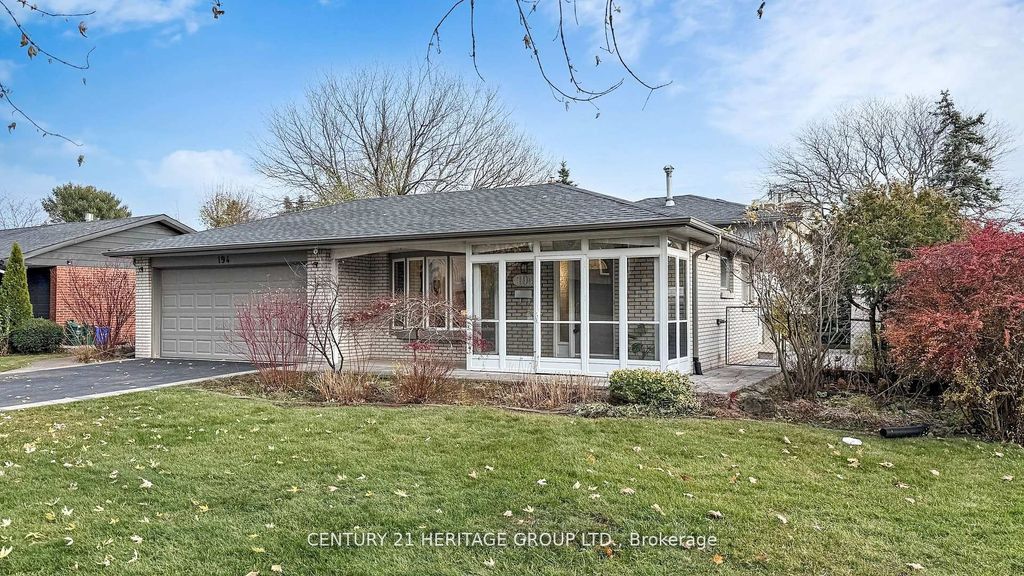 Photo of 194 Sewell Drive, Oakville, ON L6H 1E4 (MLS # W12701862)