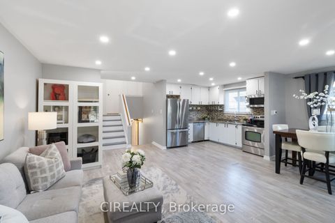 Photo of 53 Christie Crescent, Barrie, ON L4N 4V2 (MLS # S12515590)