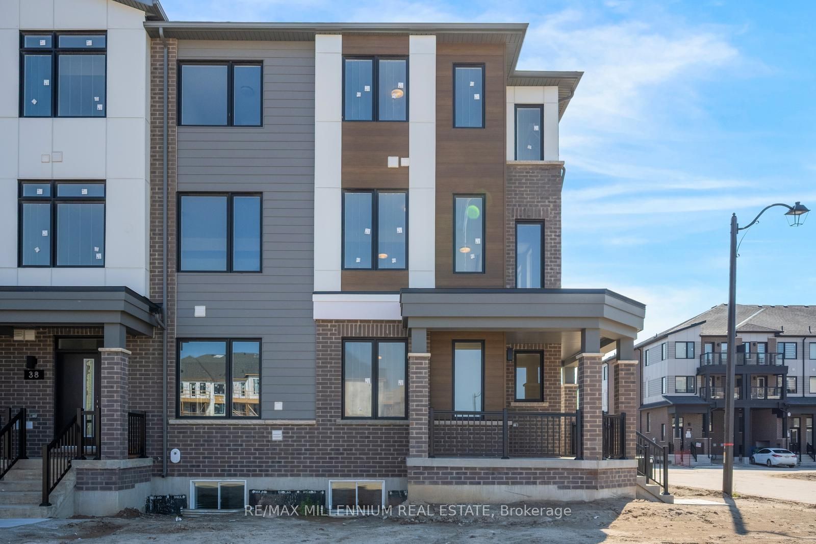 36 Thornbird Crescent Main
