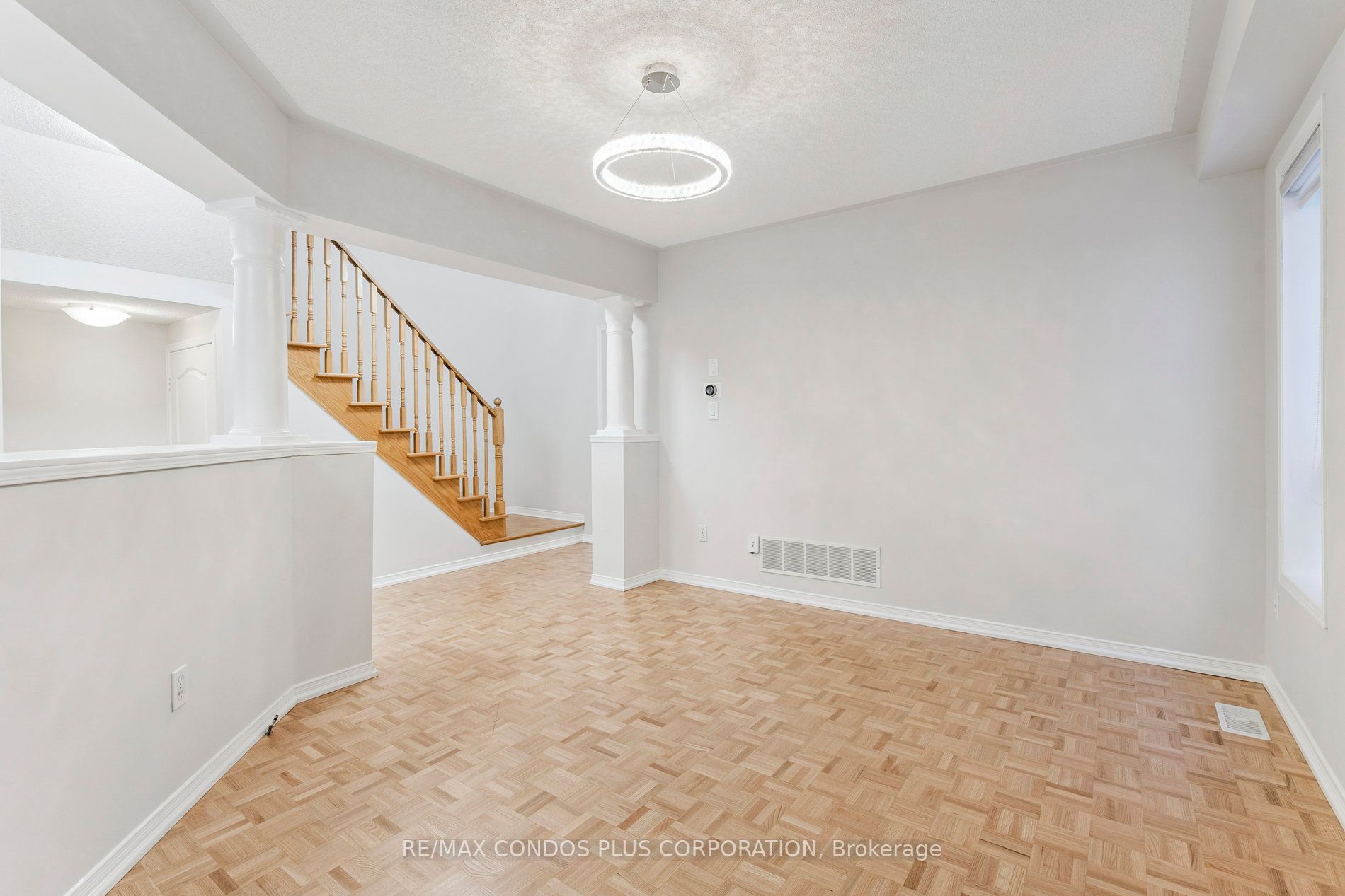 289 Deepsprings Crescent