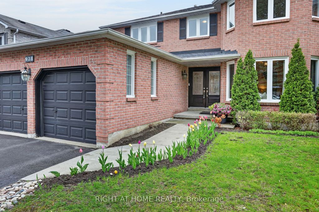 Photo of 928 Snowbird Street, Oshawa, ON L1J 8J8 (MLS # E13141538)