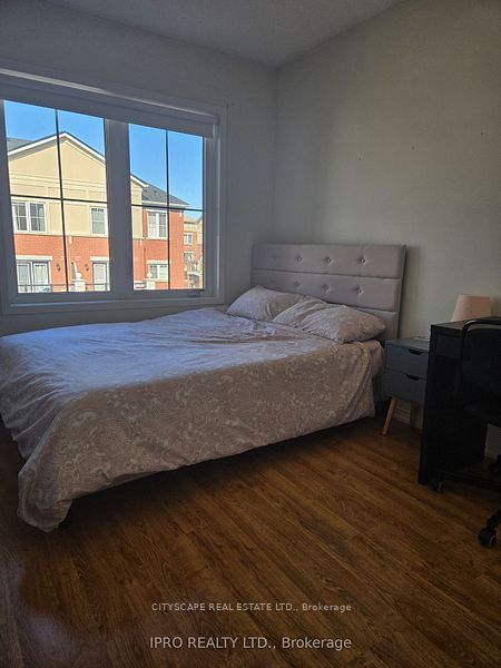 2476 Post Road 09