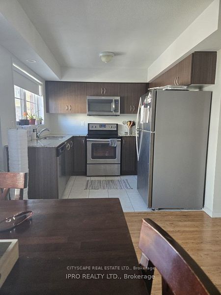 2476 Post Road 09
