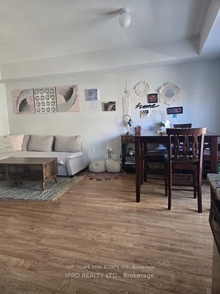 2476 Post Road 09