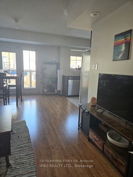 2476 Post Road 09