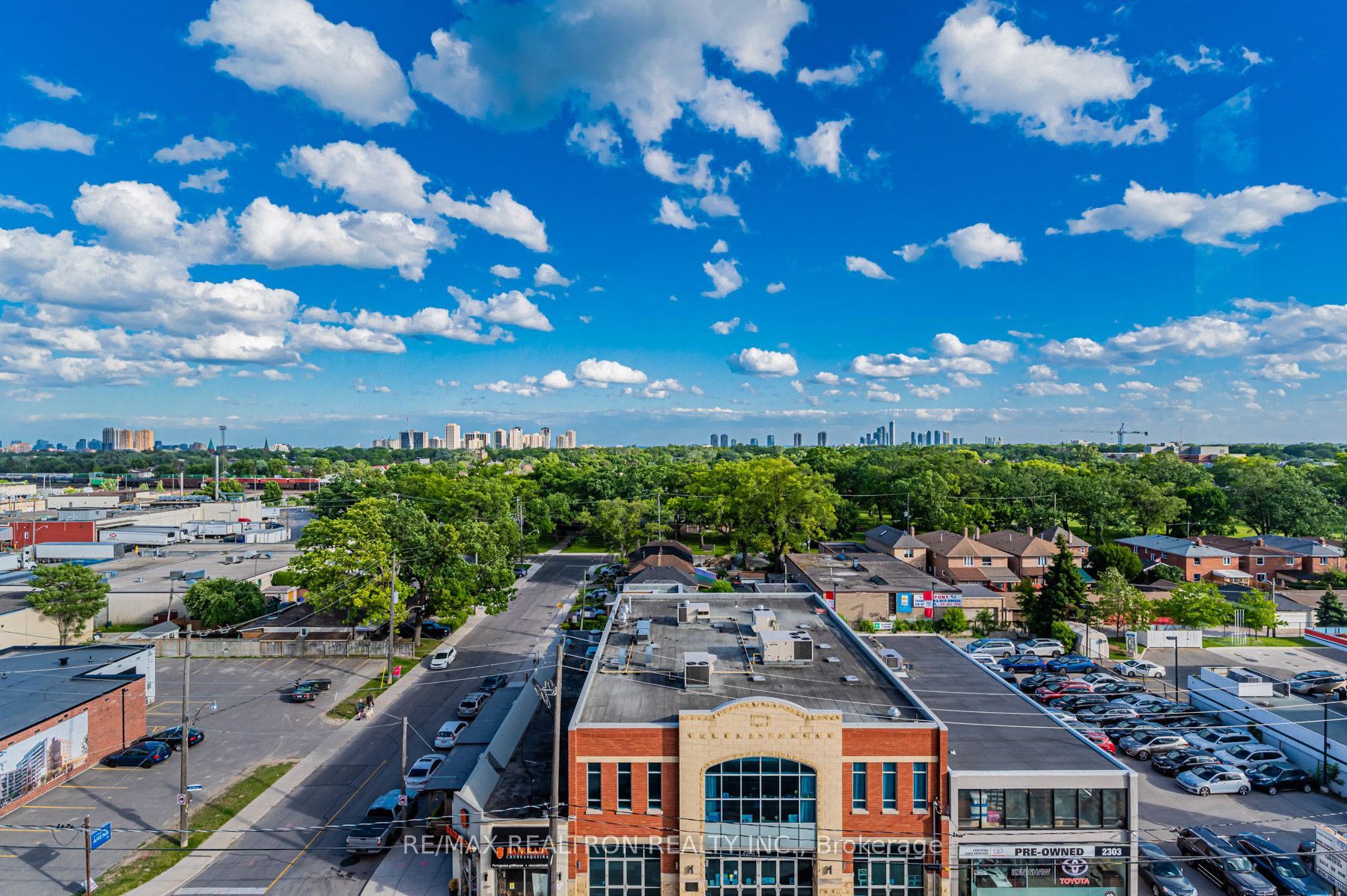 2300 St Clair Avenue W 803