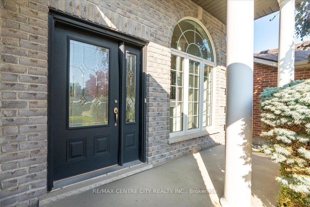 Photo of 59 Bridle Path, Strathroy-Caradoc, ON N7G 4K3 (MLS # X13707326)