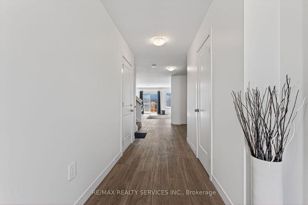 Photo of 95 Queensbrook Crescent, Cambridge, ON N1S 0E4 (MLS # X12977718)