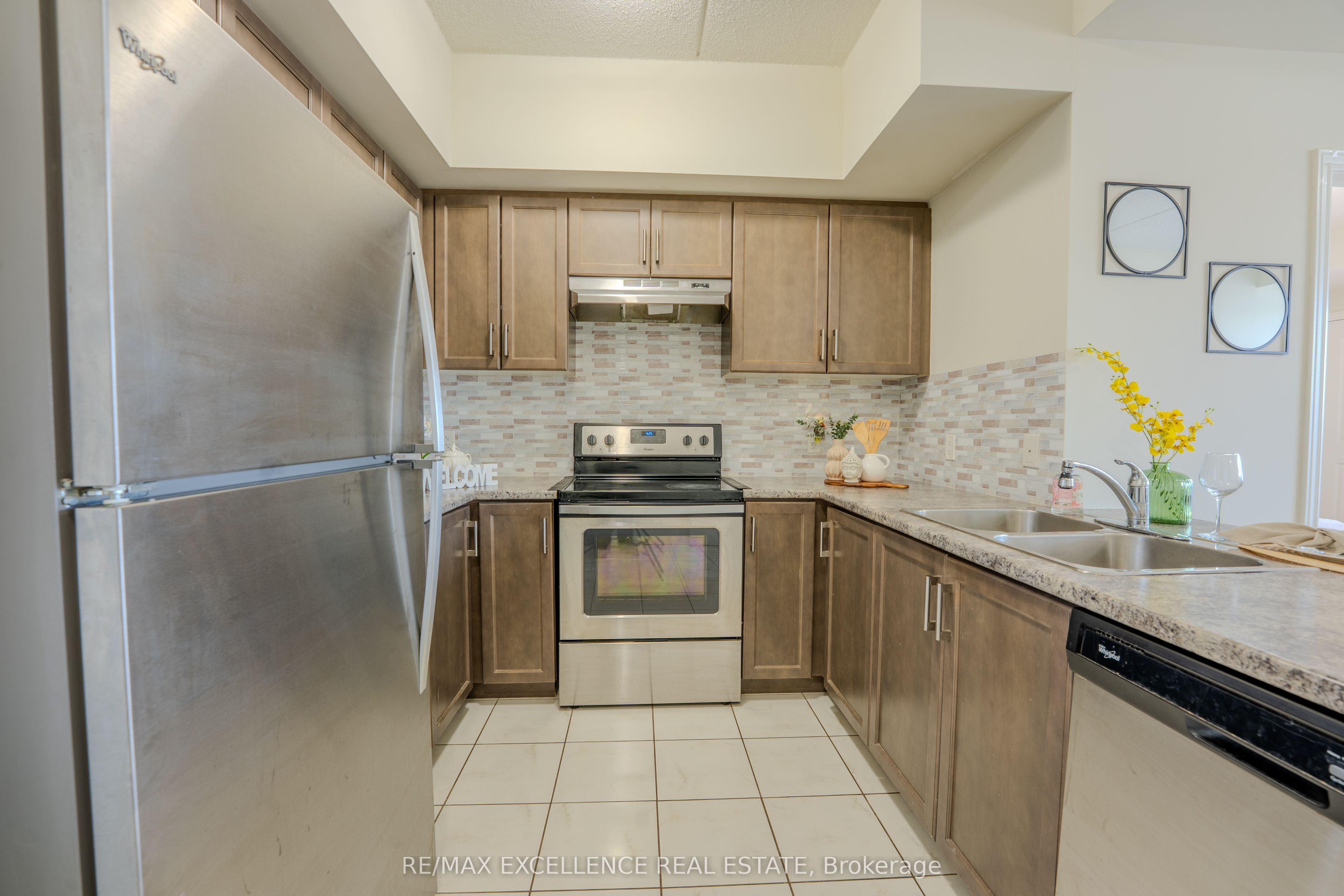 640 Sauve Street 420