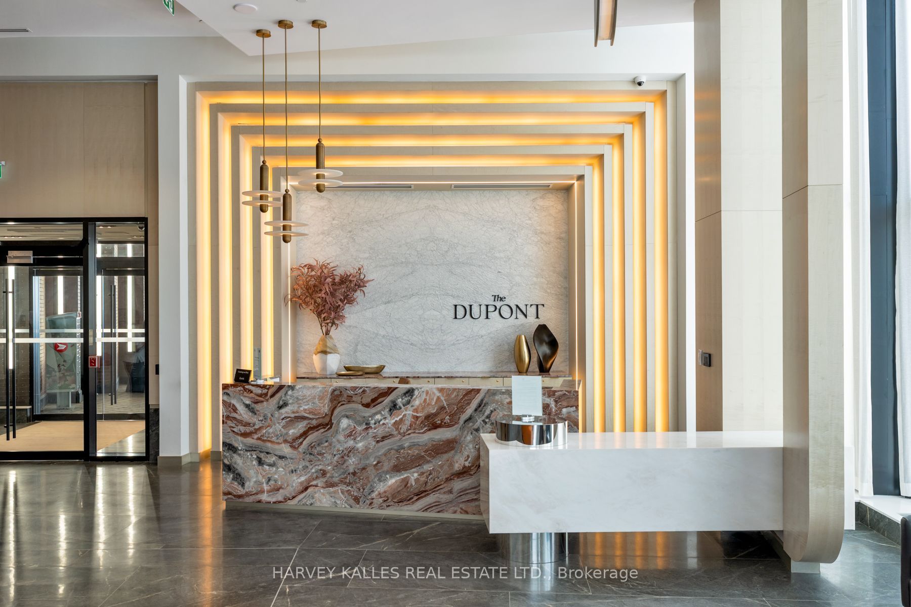 858 Dupont Street PH37