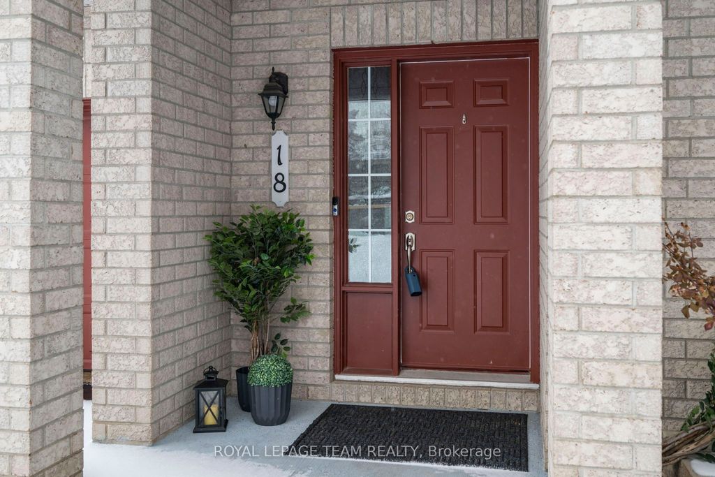 Photo of 18 Oakham Ridge N, Kanata, ON K2K 3B3 (MLS # X12712088)