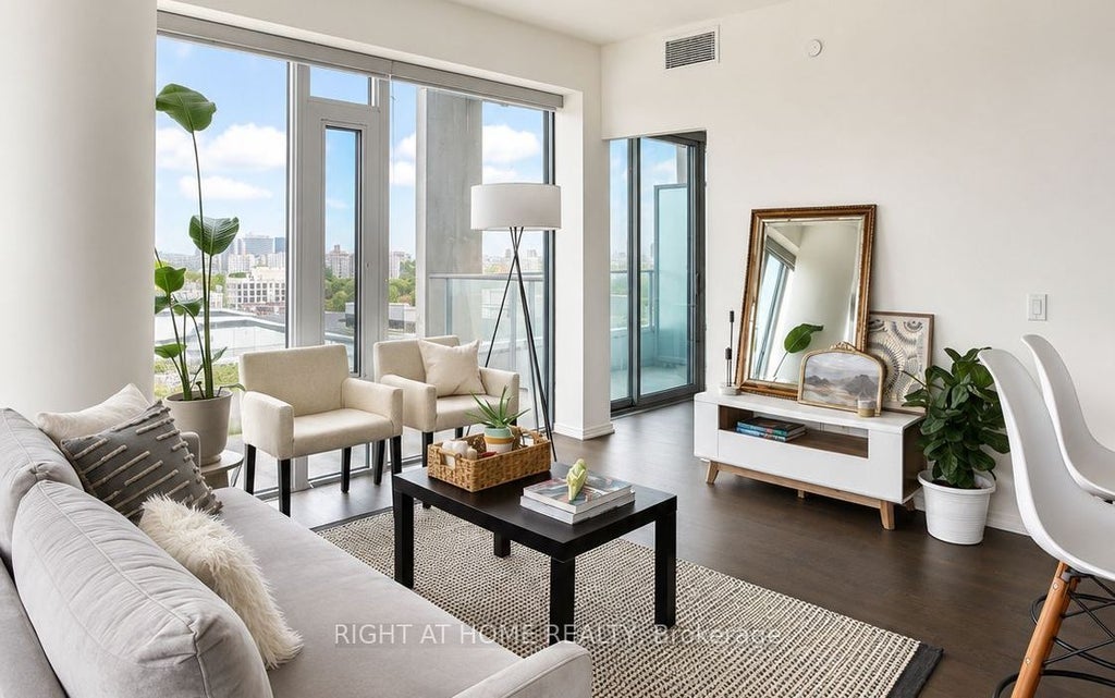 Photo of 5 Soudan Avenue #2004, Toronto, ON M4S 0B1 (MLS # C13879254)