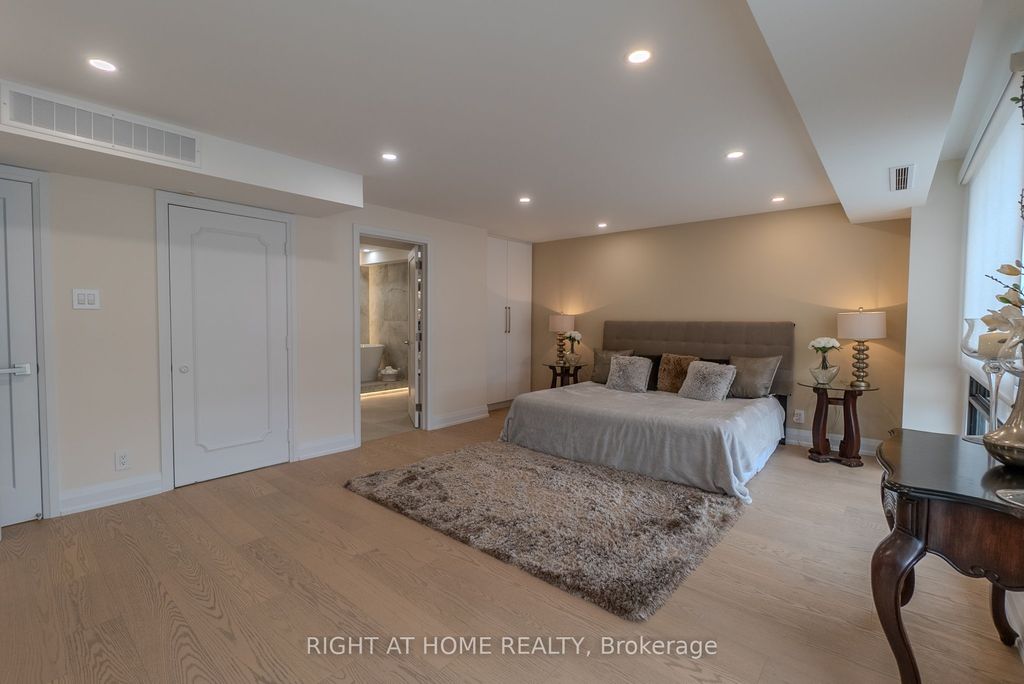 Photo of 447 Walmer Road #608, Toronto, ON M5P 2X9 (MLS # C12439875)