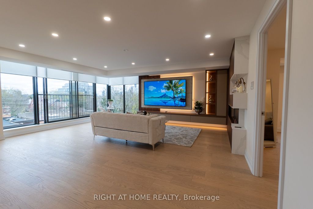 Photo of 447 Walmer Road #608, Toronto, ON M5P 2X9 (MLS # C12439875)
