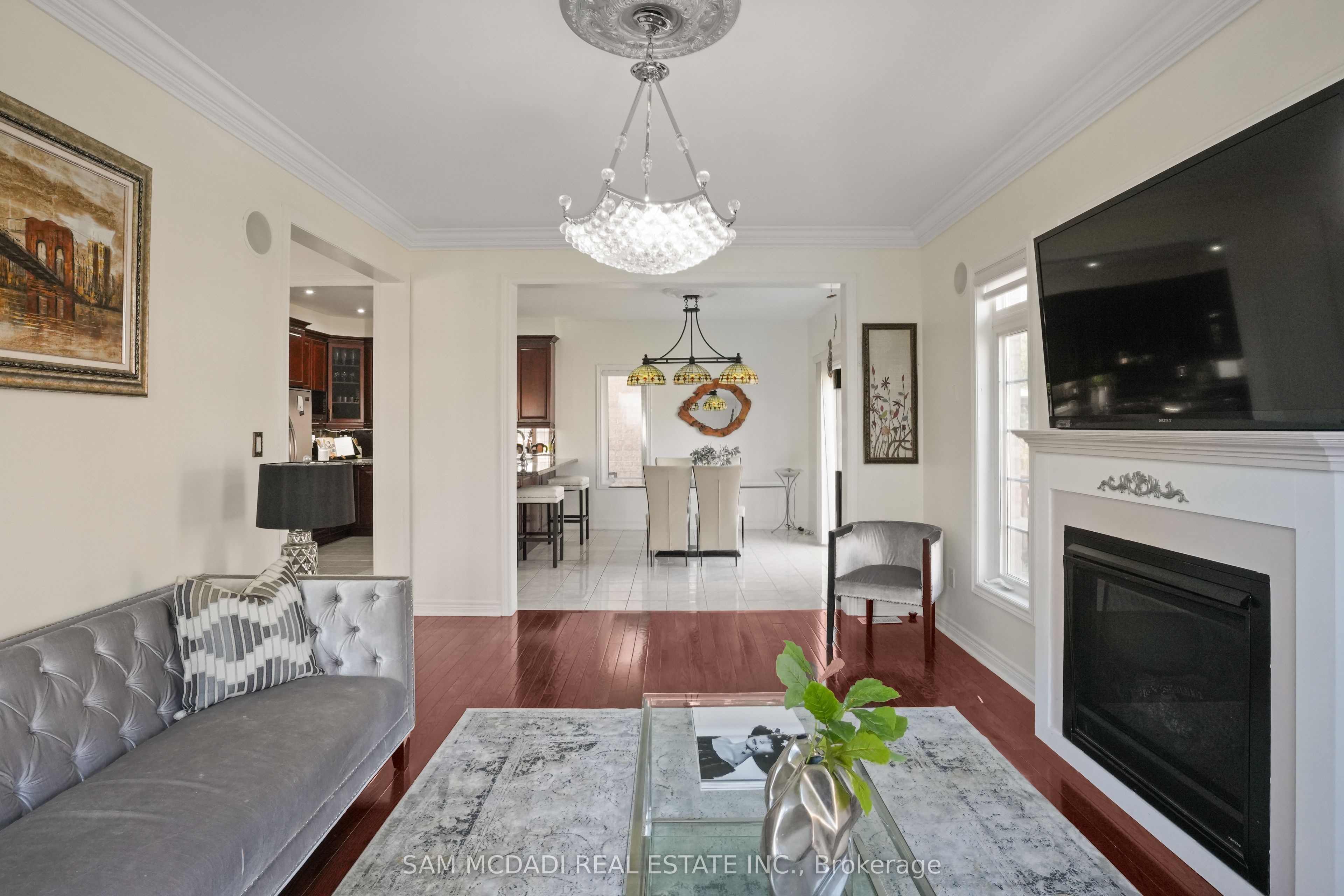 5499 Doctor Peddle Crescent