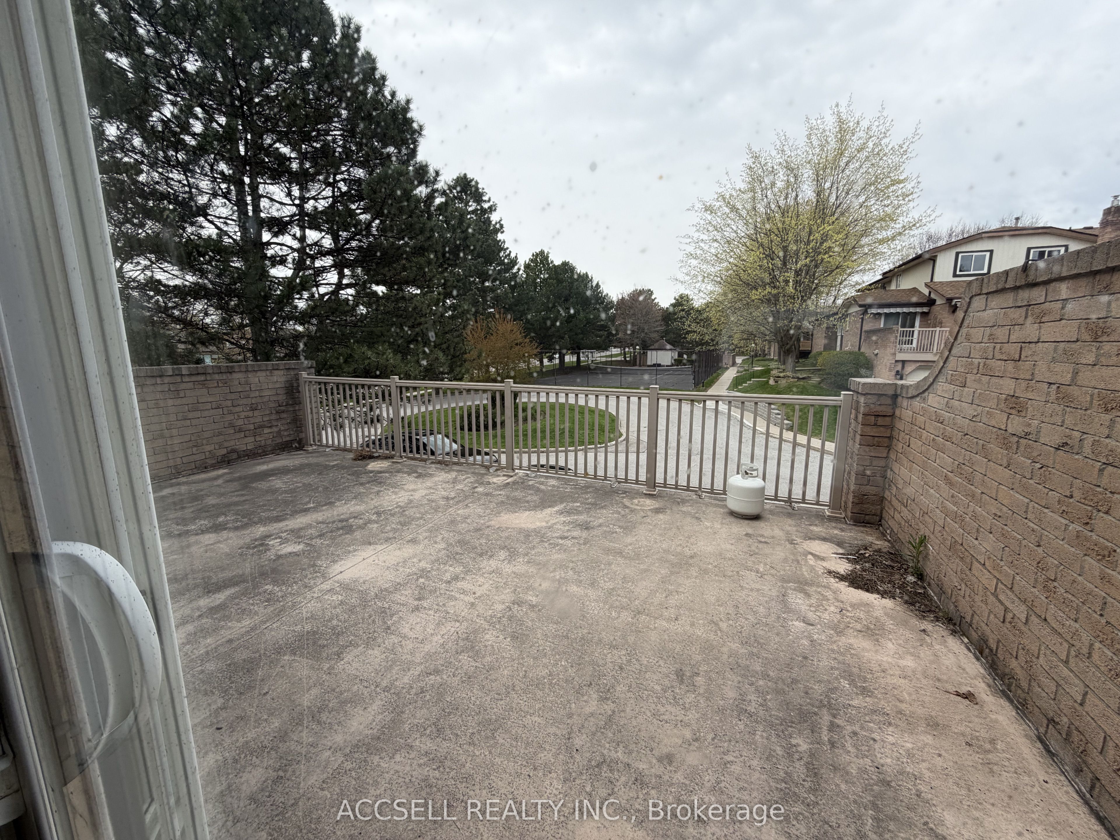 1510 Upper Middle Road 4