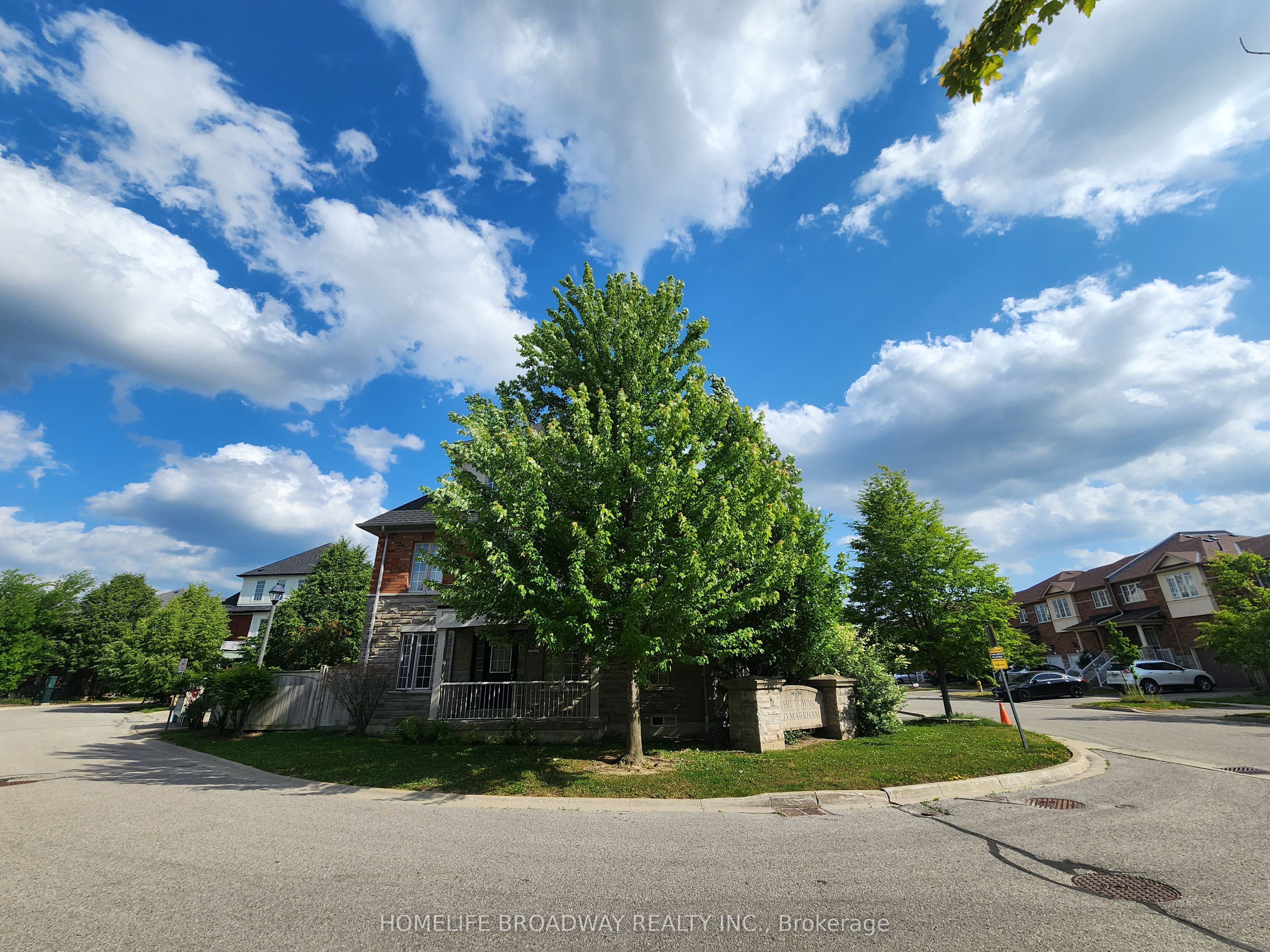 98 Hillwood Street
