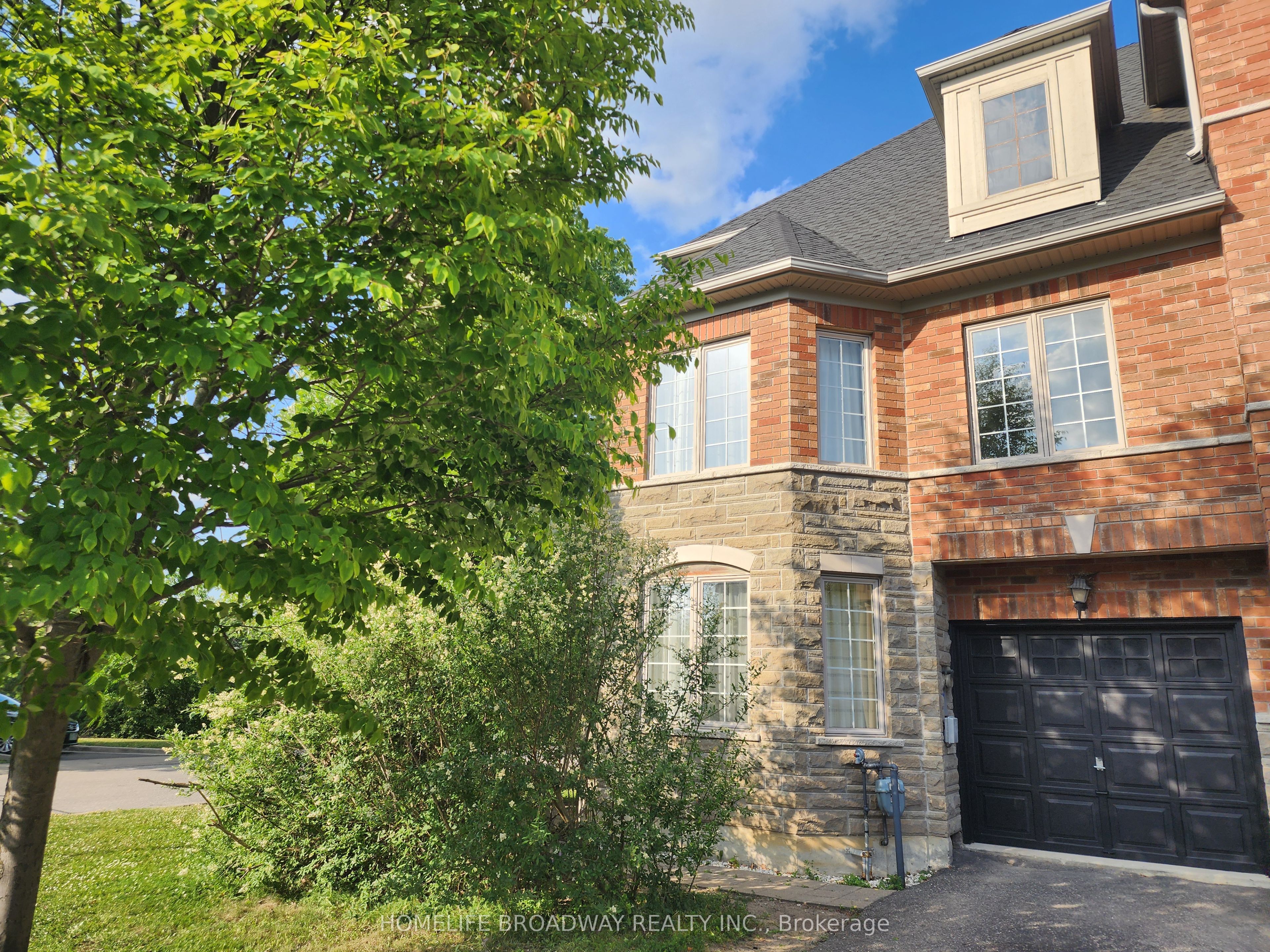 98 Hillwood Street