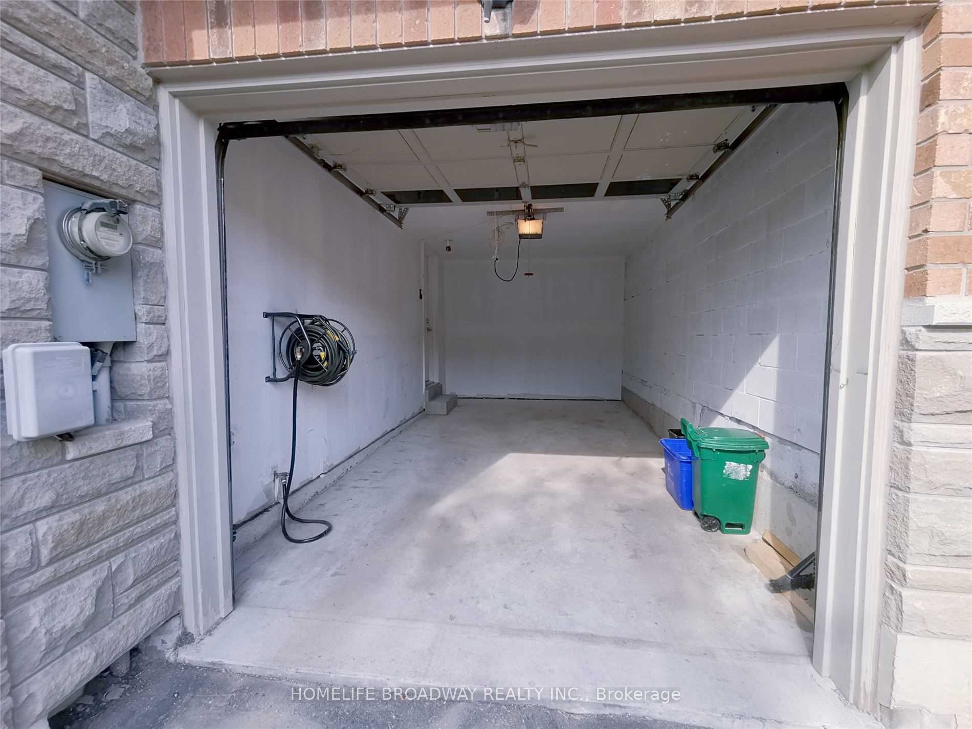 98 Hillwood Street
