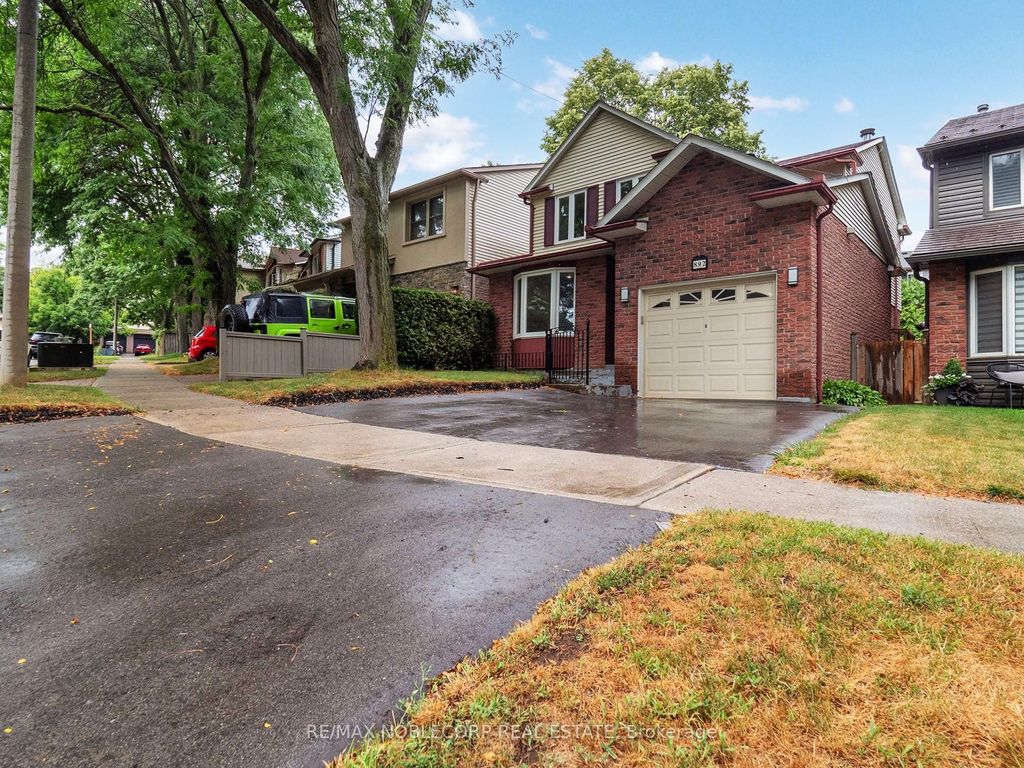 Photo of 892 Sweetwater Crescent, Mississauga, ON L5H 4A8 (MLS # W12613810)
