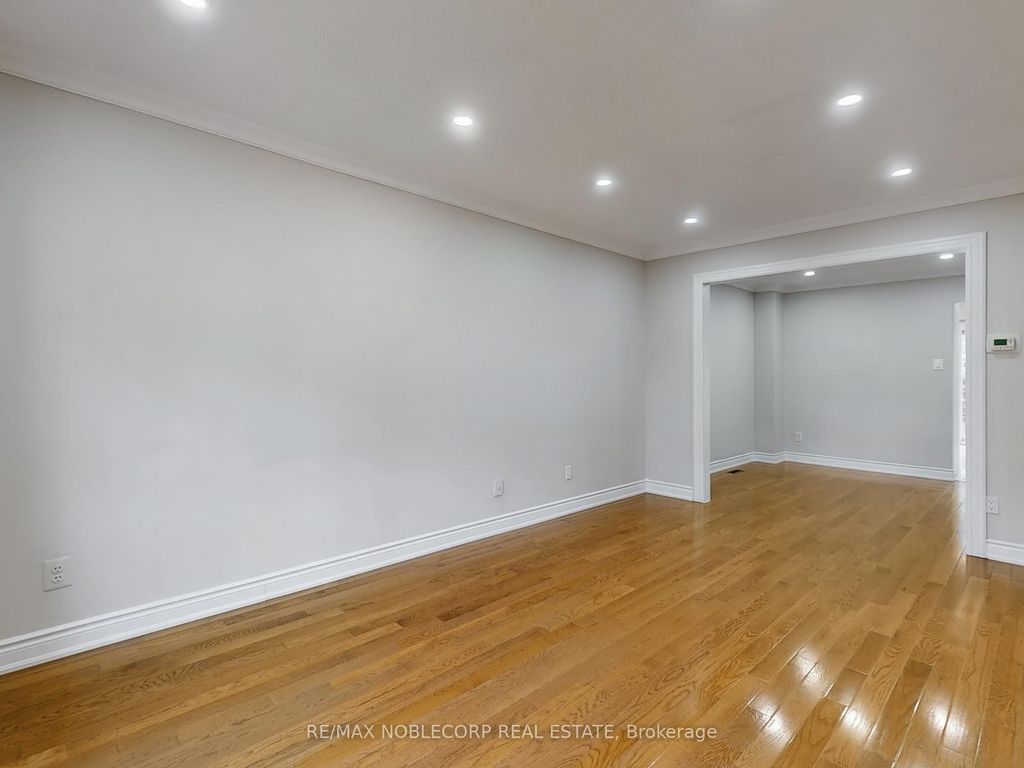 Photo of 892 Sweetwater Crescent, Mississauga, ON L5H 4A8 (MLS # W12613810)