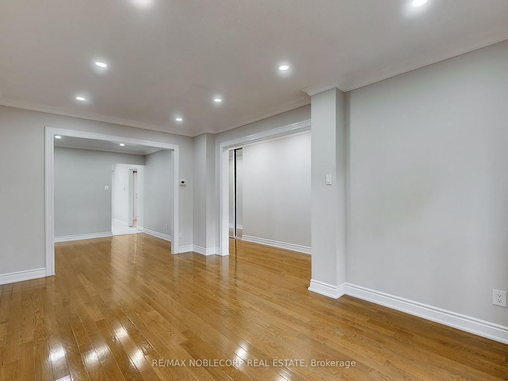 Photo of 892 Sweetwater Crescent, Mississauga, ON L5H 4A8 (MLS # W12613810)