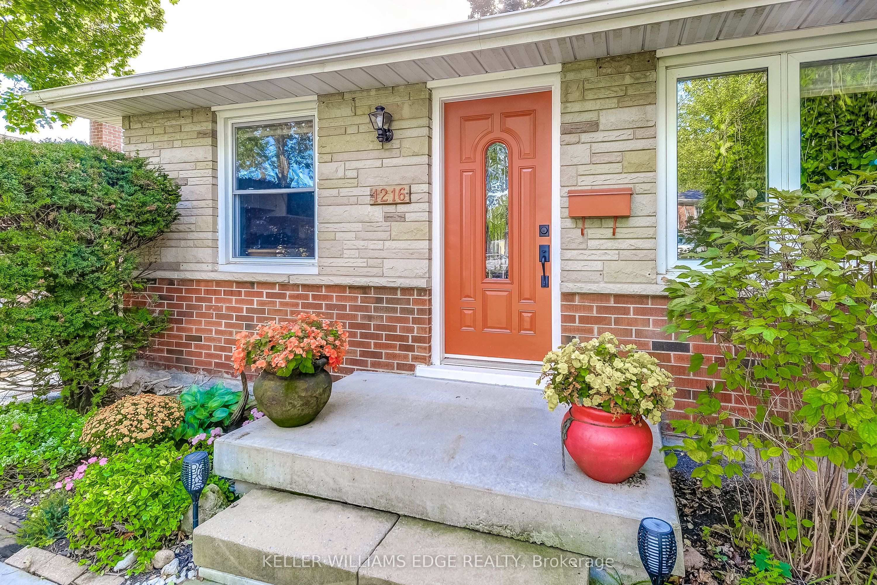 1216 De Quincy Crescent