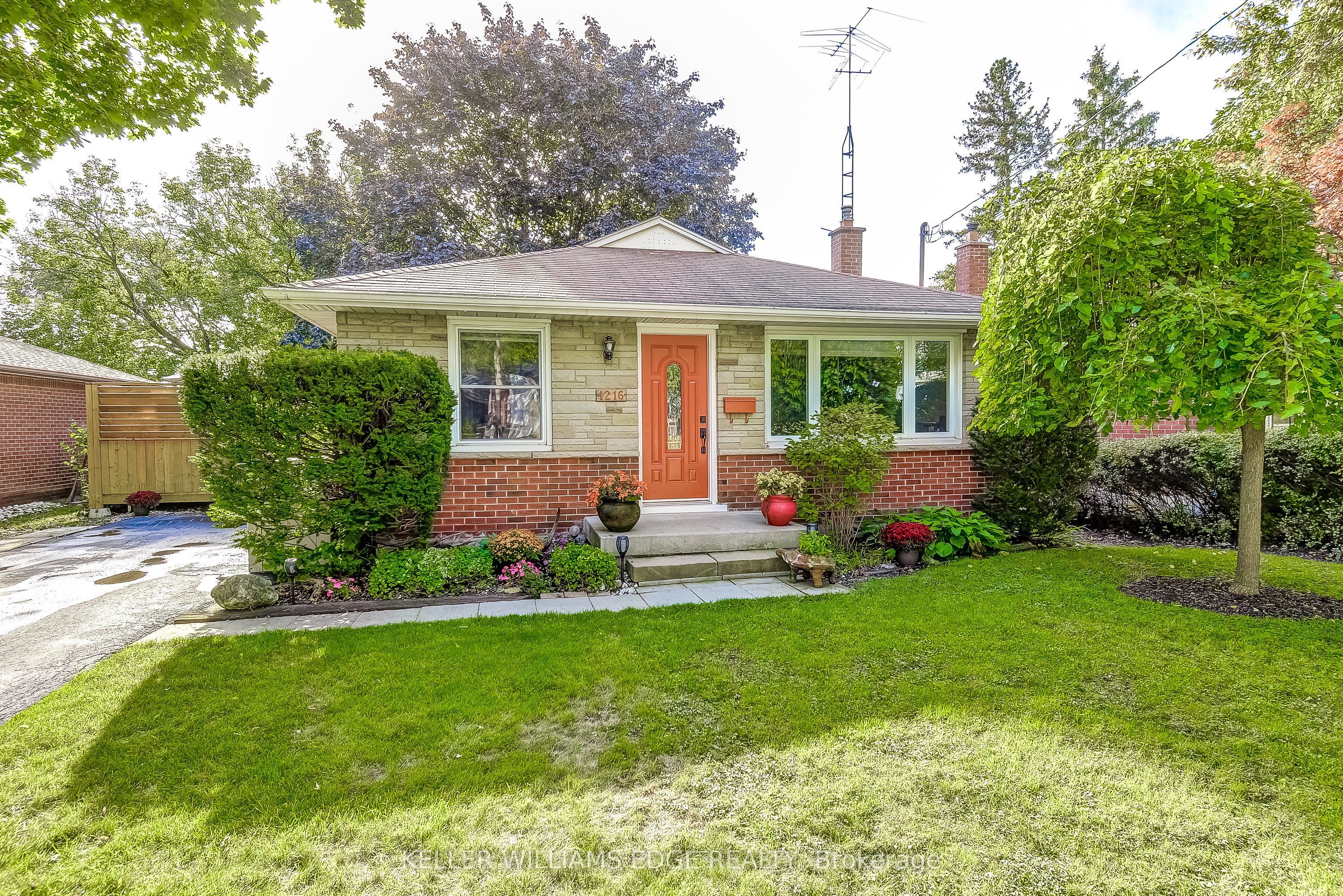 1216 De Quincy Crescent