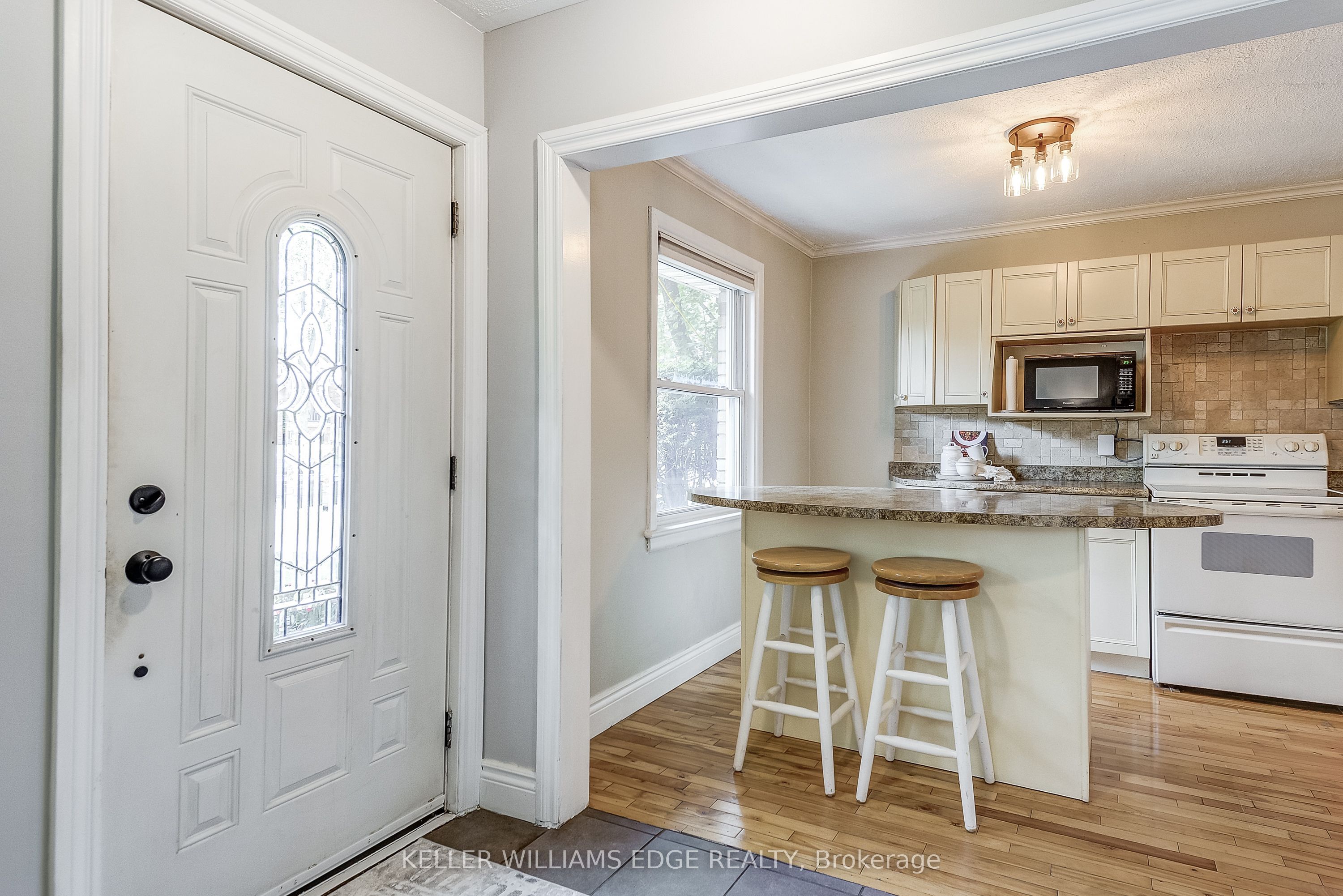 1216 De Quincy Crescent