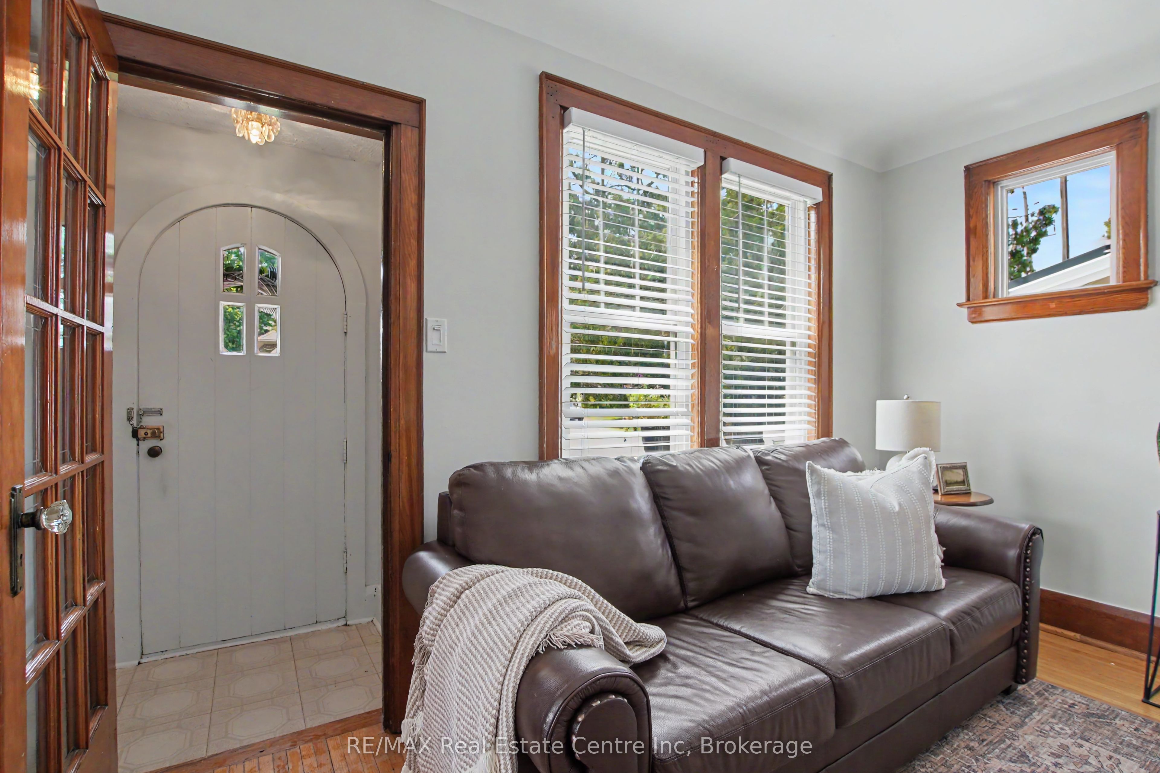 15 Elgin Street N
