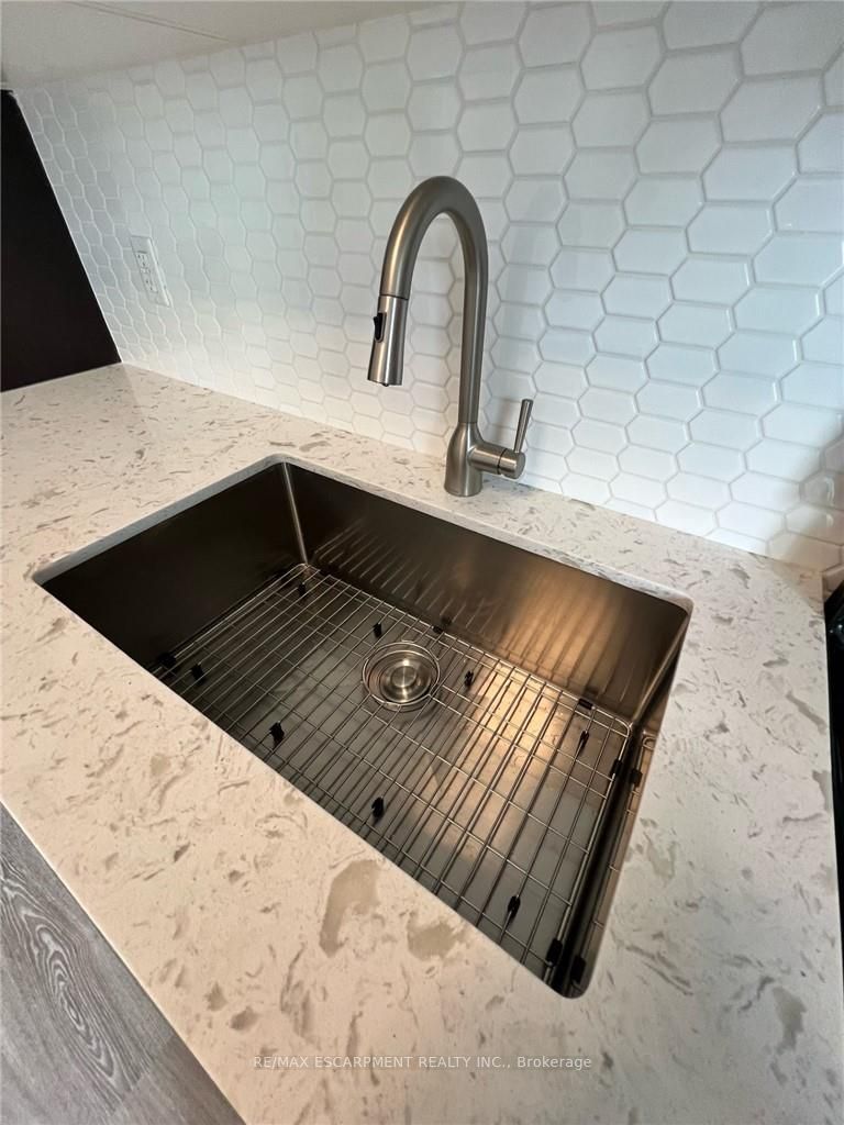 2486 Old Bronte Road 401