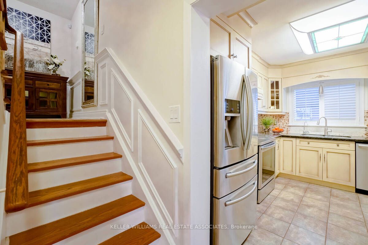 23 Rosemeade Avenue
