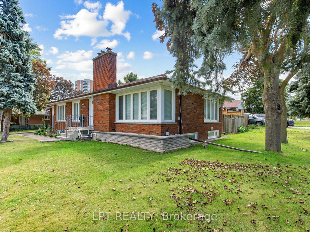 Photo of 27 Kingsview Boulevard, Toronto, ON M9R 1T5 (MLS # W13711134)