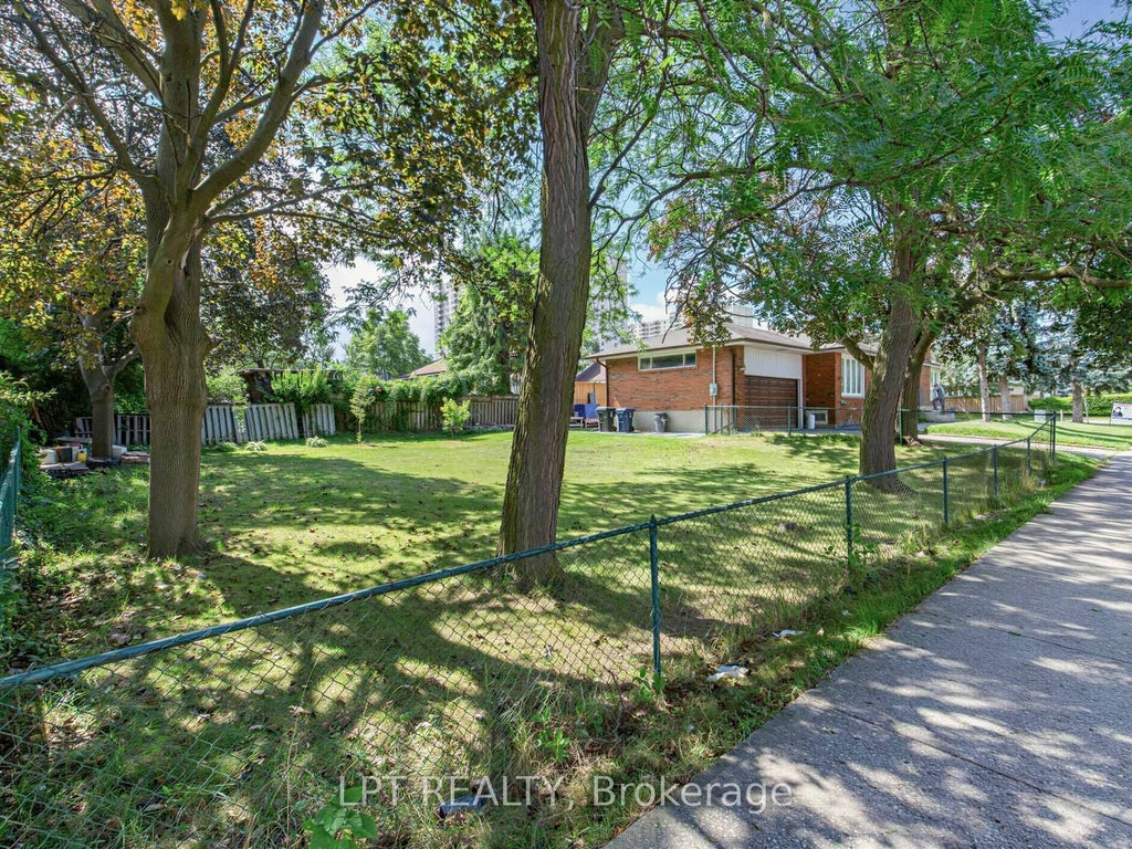 Photo of 27 Kingsview Boulevard, Toronto, ON M9R 1T5 (MLS # W13711134)