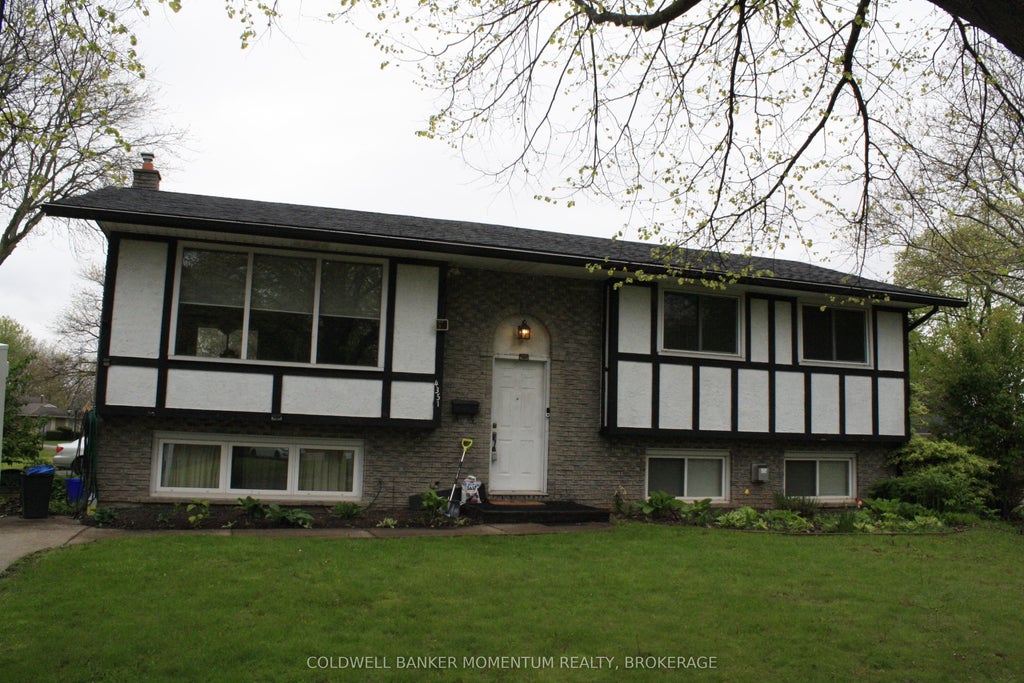 Photo of 4351 Briarwood Avenue, Niagara Falls, ON L2E 5W2 (MLS # X12816338)