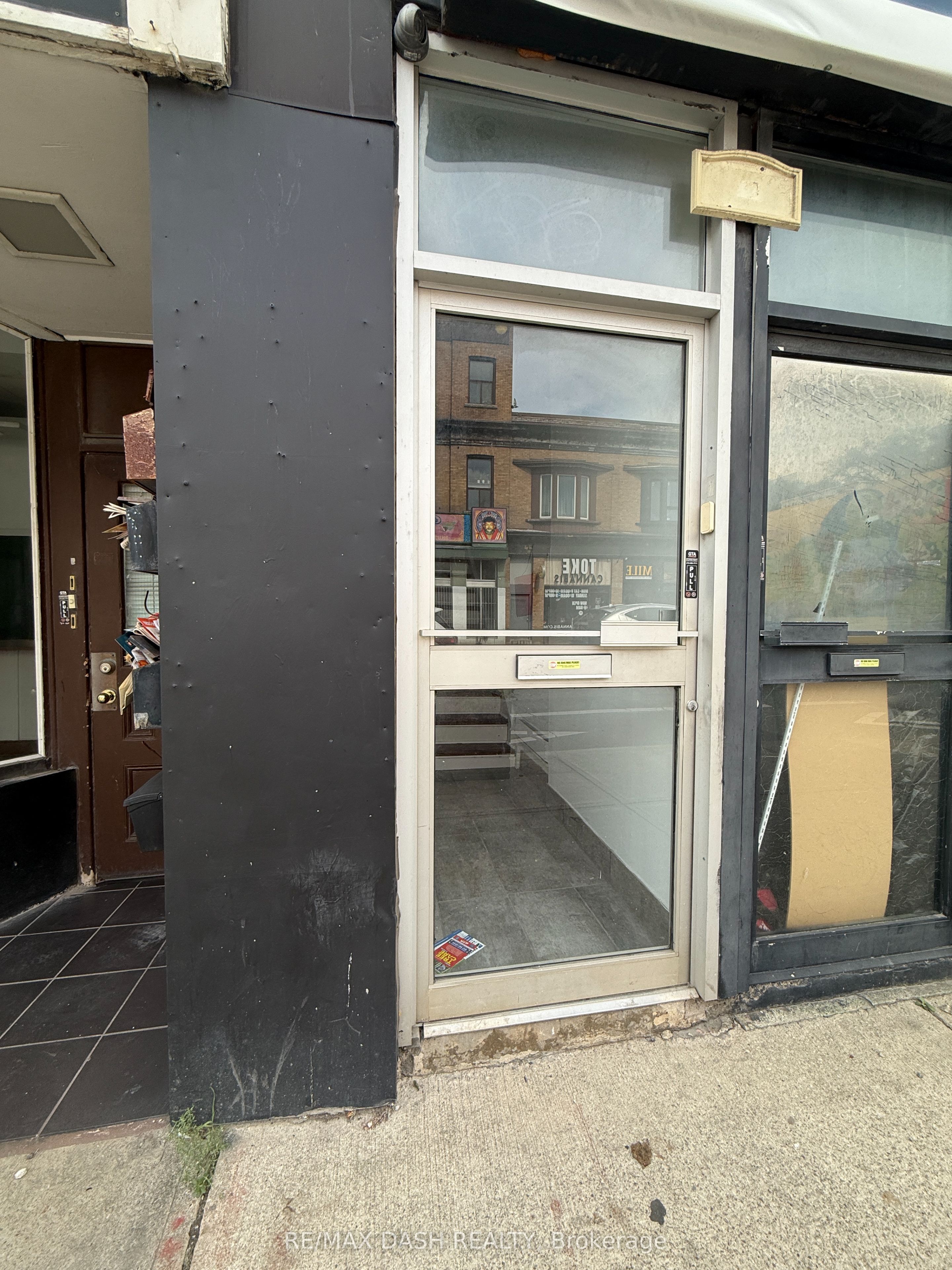 1303 Bloor Street W 2