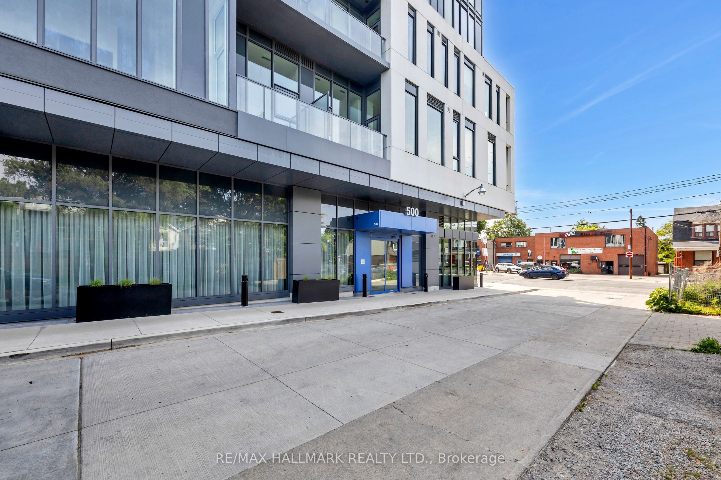 500 Dupont Street 215