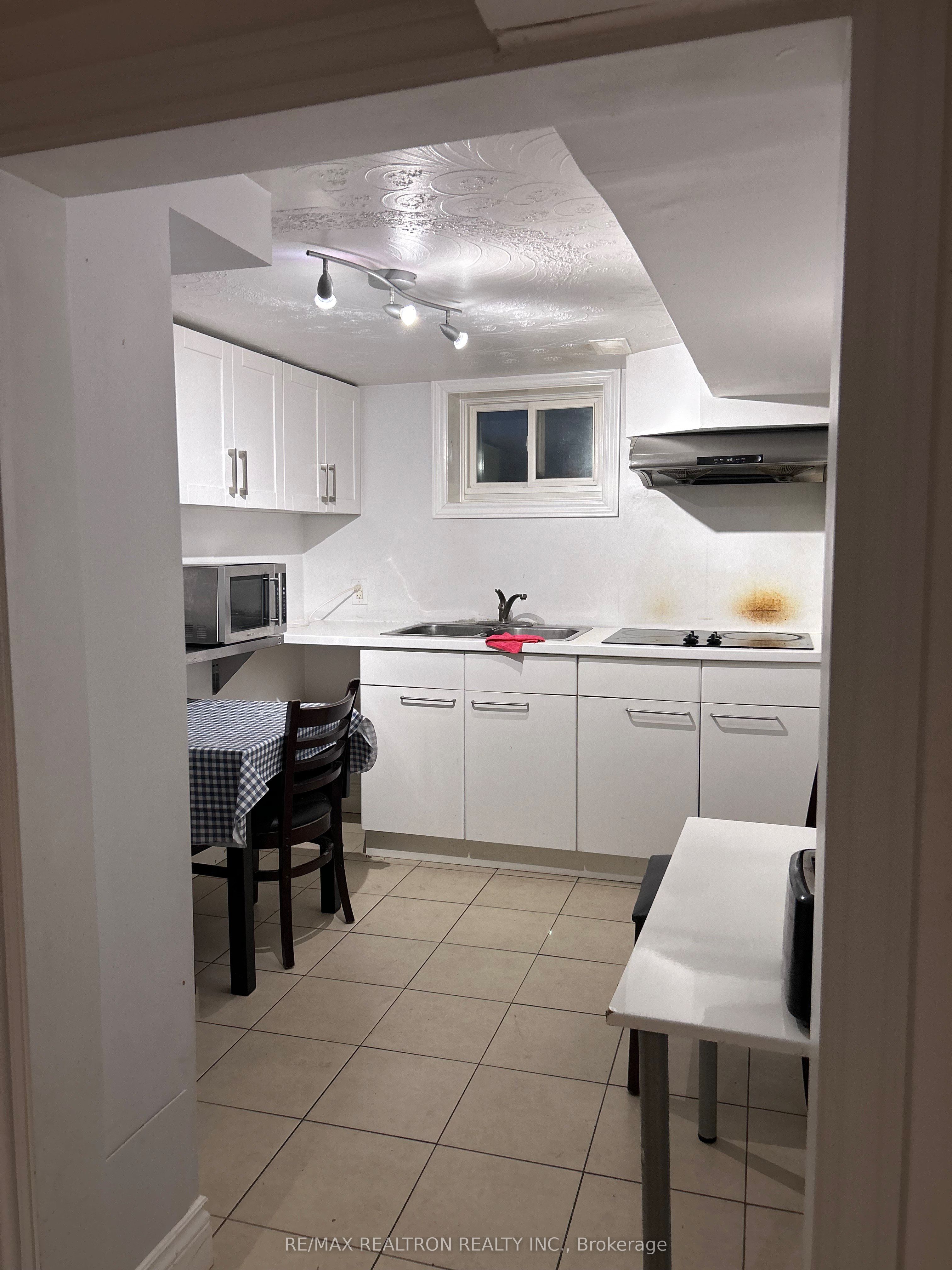 884 Windermere Avenue