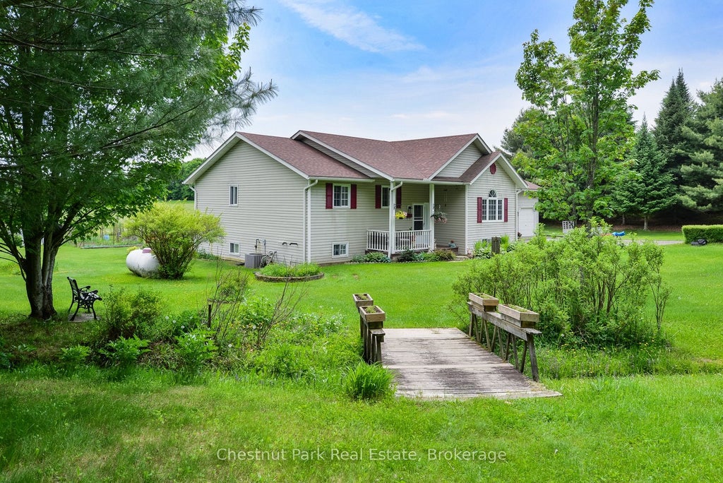 Photo of 996 North Mary Lake Road, Huntsville, ON P1H 1S4 (MLS # X13429146)