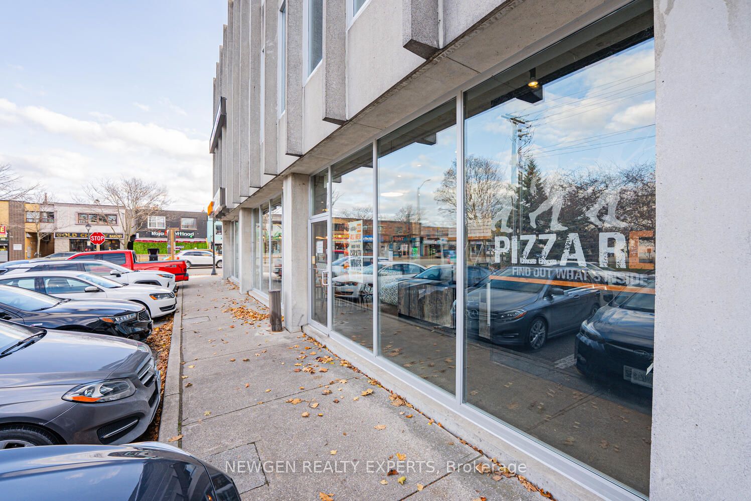 230 Lakeshore Road E