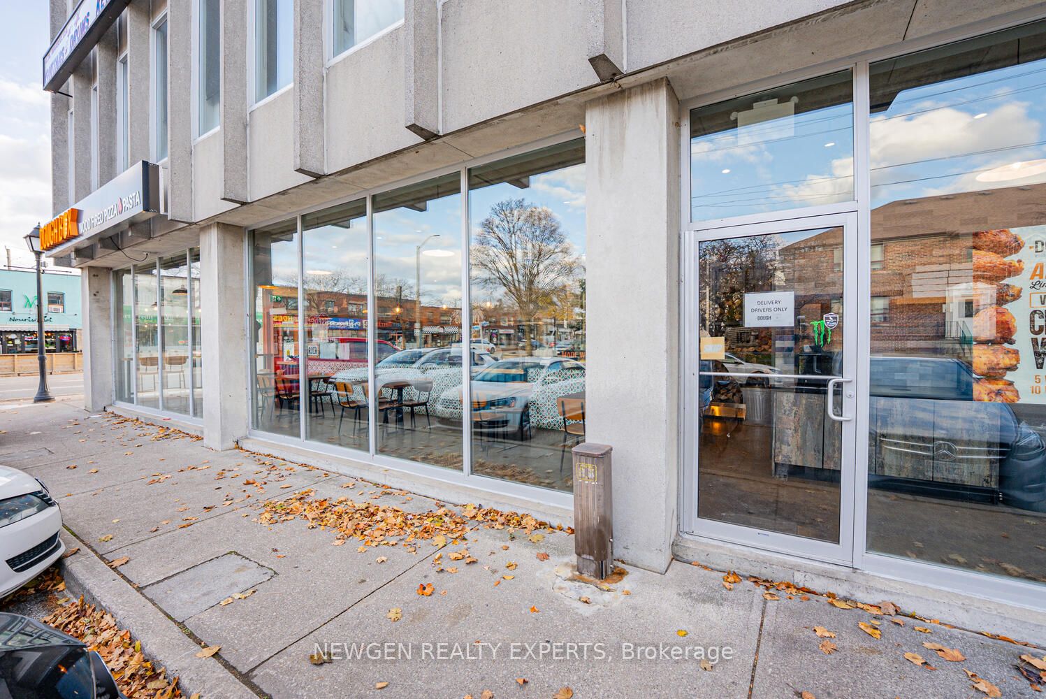 230 Lakeshore Road E