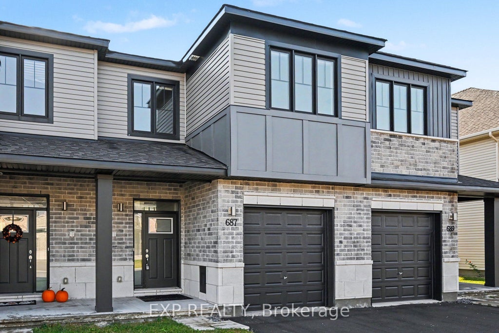 Photo of 687 Taliesin Crescent, Stittsville - Munster - Richmond, ON K2S 2W5 (MLS # X14134670)