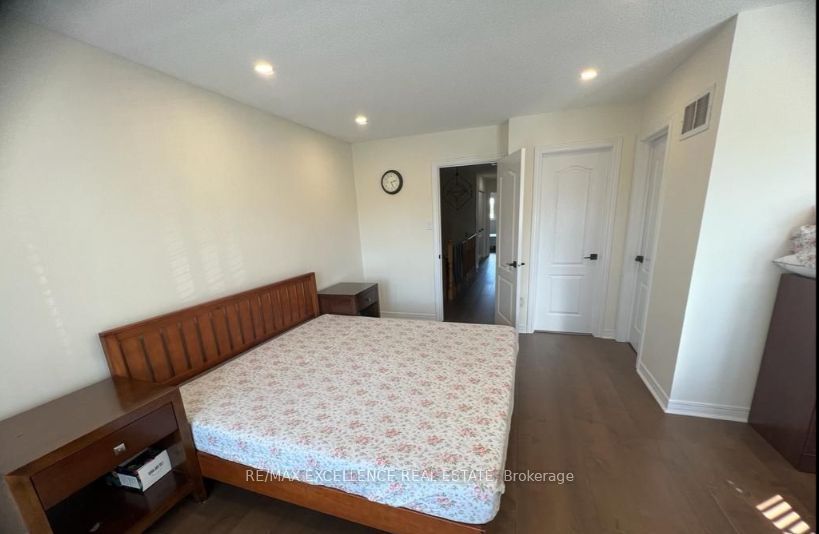 311 Oaktree Circle E