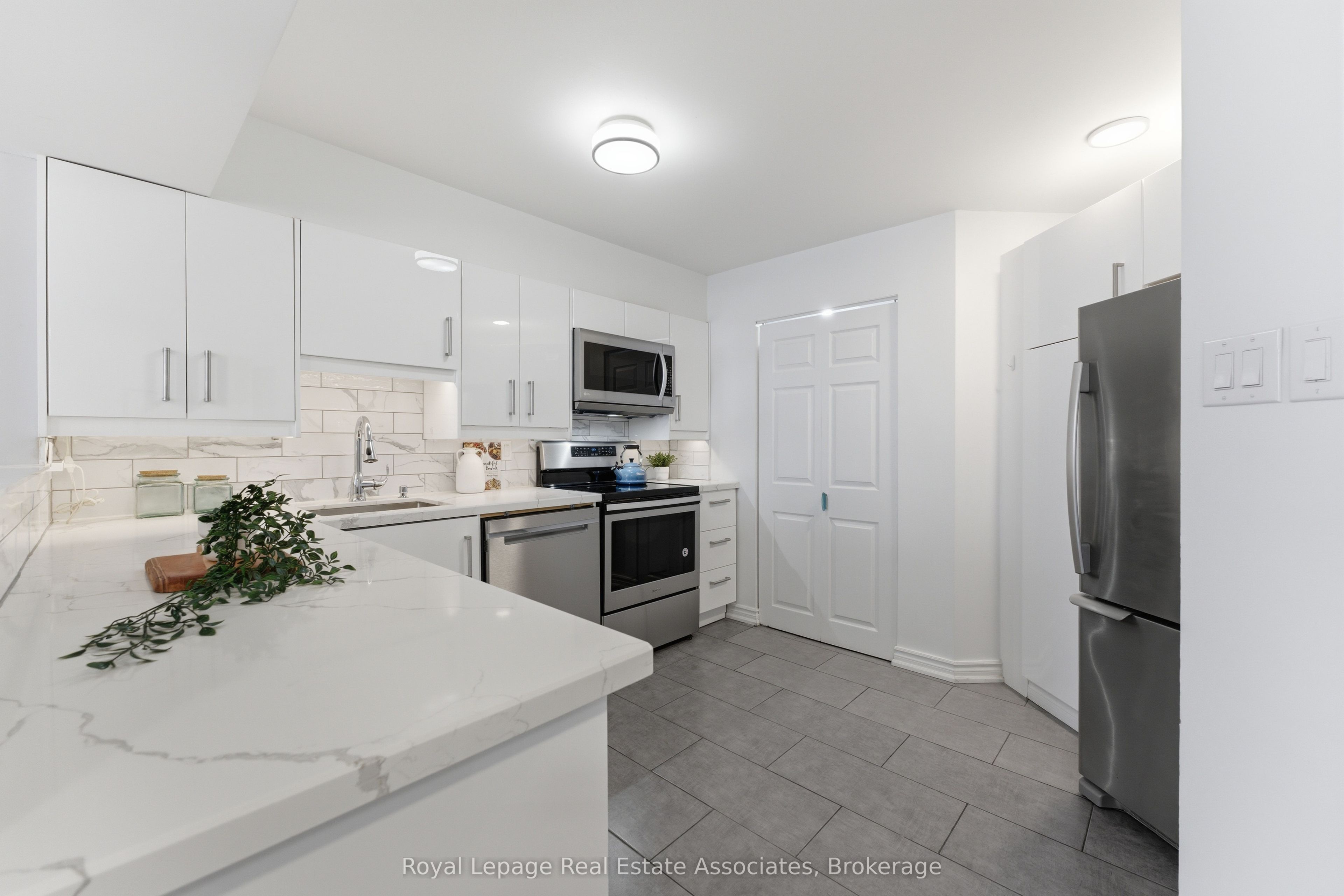 1485 Lakeshore Road E 511